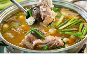 Bạn đang muốn nấu món cà ri gà thơm ngon, hấp dẫn để cả gia đình cùng tận hưởng trong bữa ăn? Đây chính là bài viết dành cho bạn. Nhà hàng Hướng Liễu Sunflower sẽ giới thiệu đến bạn cách nấu cà ri gà đơn giản, dễ làm tại nhà với các nguyên liệu dễ kiếm và cách làm chi tiết, giúp bạn chuẩn bị và chế biến món ăn trở nên dễ dàng hơn.